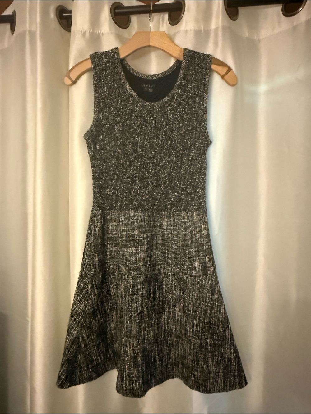 Theory Sleeveless Gray Knit A-Line Dress. Size 6